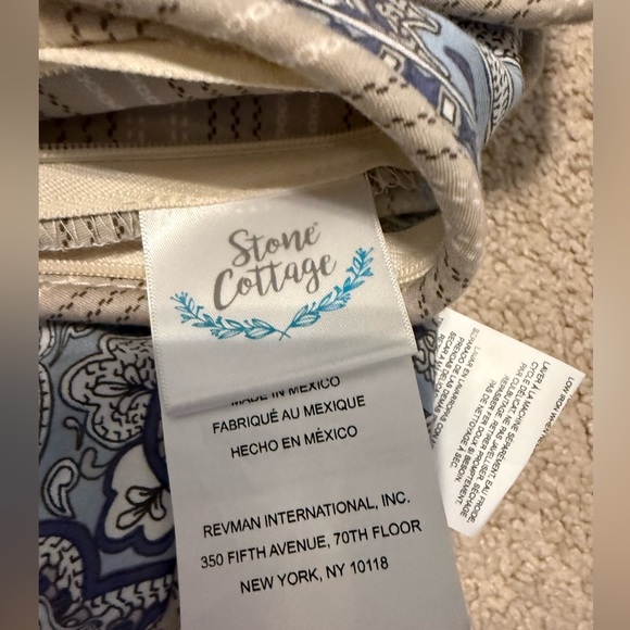 Paisley Patterned Duvet cover and pillow shams - Picture 4 of 4